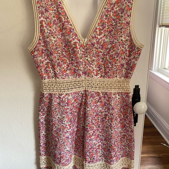 Super cute summer dress-see through appliqué.Fits like Sm-med. - Picture 4 of 7